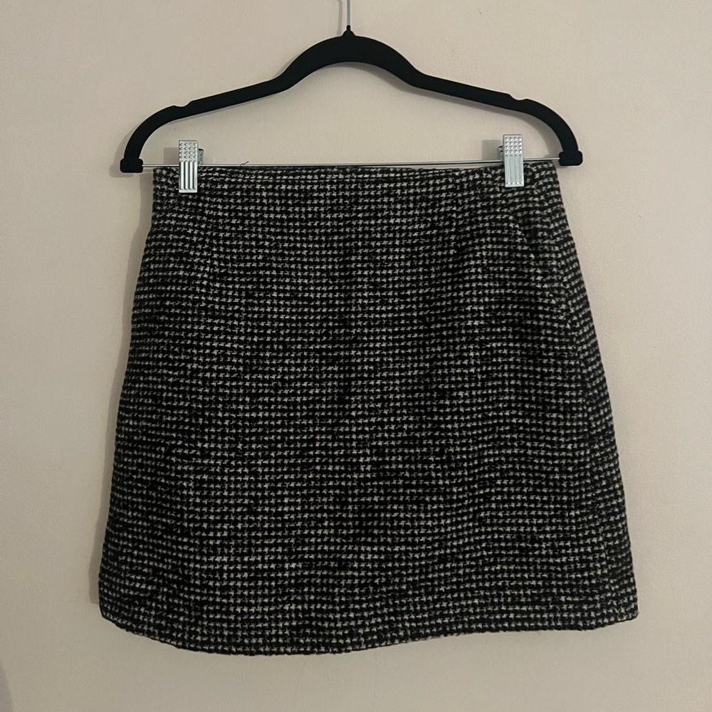 Uniqlo Black and White Mini Skirt